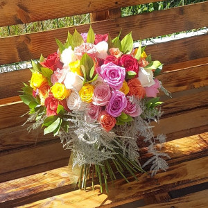 Buchet 61 de trandafiri colorati