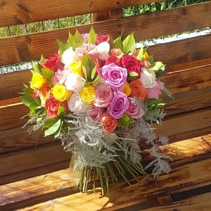 Buchet 61 de trandafiri colorati