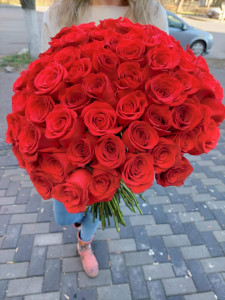 Buchet 55 trandafiri rosii