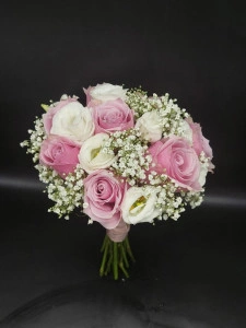 Buchet cu trandafiri roz