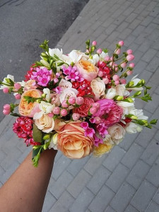Buchet de mireasa cu trandafiri speciali