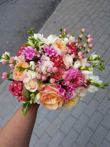 Buchet de mireasa cu trandafiri speciali