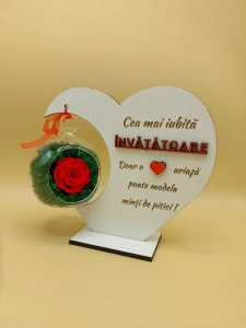 Inima cu trandafir criogenat pentru doamna Învățătoare