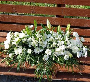 Aranjament funerar cu crizantema si crin