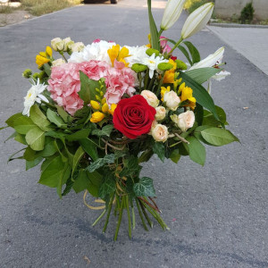 Buchet cu flori de vara