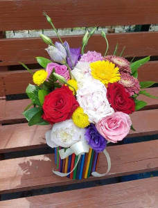 Aranjament Floral in cutie cu creioane colorate