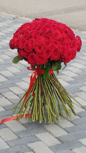 Buchet 99 de trandafiri