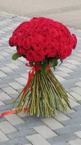 Buchet 99 de trandafiri