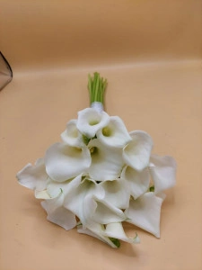 Buchet de mireasa elegant cu cala