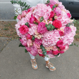 Buchet gigant cu hortensie si trandafiri de lux
