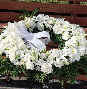 Coroana Funerara din flori albe 70 cm