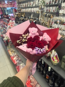 Buchet cu 5 trandafiri rosii si ursuleti