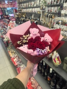 Buchet cu 5 trandafiri rosii si ursuleti