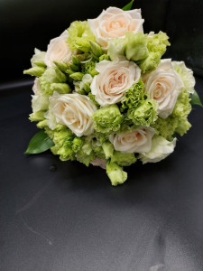 Buchet de mireasa cu trandafiri si lisianthus!