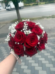 Buchet Mireasă, Cununie sau Nașă cu 15 Trandafiri Roșii și Gypsophila