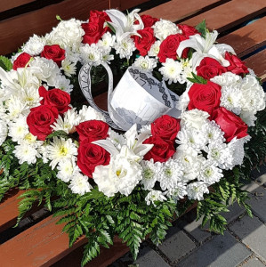 Coroana Funerara cu flori albe si rosii 60 cm