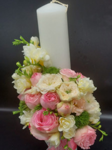 Lumanare nunta cu trandafiri si lisianthus