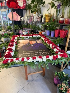 Coroana funerara cu poza - Lungime 1.40m