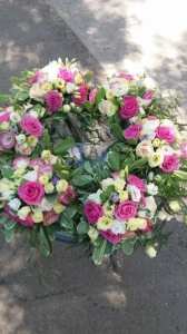 Decor cristelnita cu flori roz