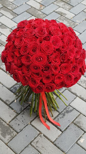 Buchet 125 de trandafiri rosii