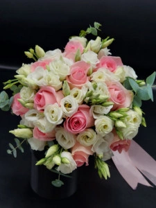 Buchet de mireasa cu trandafiri roz