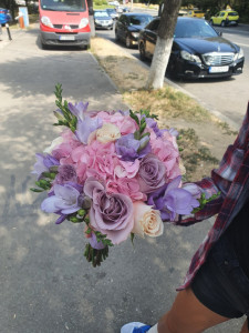Buchet in nuante lila