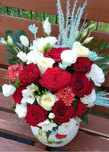 Aranjament Floral cu Trandafiri si Lisianthus in vas