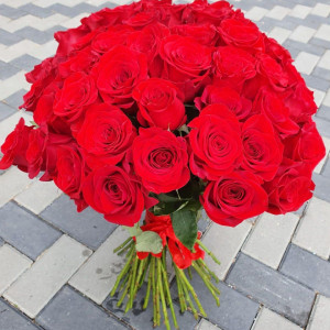 Buchet 51 de trandafiri