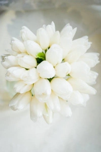 Buchet de mireasa cu lalele albe