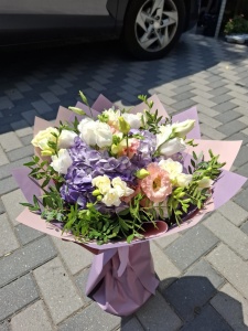 Buchet somon-lila cu hortensie