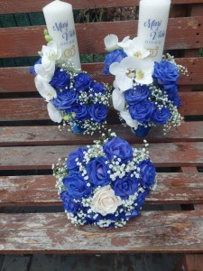 Set buchet si lumanari cu trandafiri albastri
