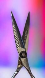 Foarfecă Mikashi Shogun’s Imperial 5.5 inch – Vârful de Gama în Arta Tunsului Profesional