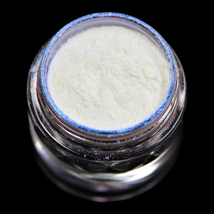 Pigment PK08(alb translucid cu irizatii bleu-albastru) Duochrome pentru machiaj KAJOL Beauty, 1g - Img 2