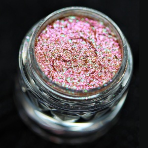 Pigment PK60(roscat-violet cu irizatii turcoaz-roz-verzi) Sparkle/Microglitter pentru machiaj KAJOL Beauty, 1g - Img 3