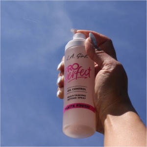 Spray fixator machiaj L.A. Girl PRO Perfect Long-Wear, Efect Matifiant și Estompare Pori-Blurring Matte, 105ml - Img 7
