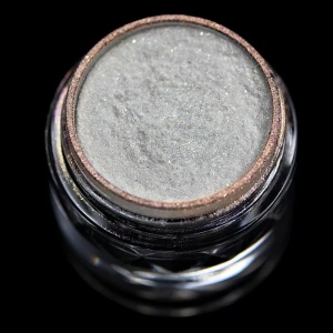 Pigment PK37 (alb translucid cu irizatii champagne) Duochrome pentru machiaj KAJOL Beauty, 1g - Img 2