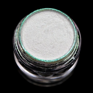 Pigment PK13 (alb translucid cu irizatii verde-deschis) Duochrome pentru machiaj KAJOL Beauty, 1g - Img 2