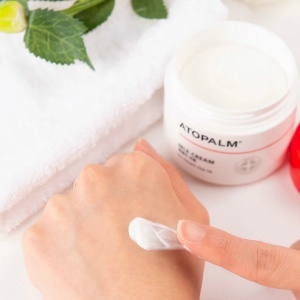 Cremă hidratantă pentru refacerea barierei pielii ATOPALM MLE Cream, 65ml - Img 4
