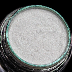Pigment PK13 (alb translucid cu irizatii verde-deschis) Duochrome pentru machiaj KAJOL Beauty, 1g - Img 1