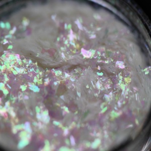 Pigment PK95(particule iridiscente verzi-aurii-lime) pentru machiaj KAJOL Beauty, 1g - Img 2