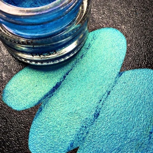 Pigment PK33 (turcoaz-auriu-verzui) Duochrome pentru machiaj KAJOL Beauty, 1g - Img 2