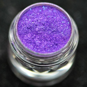 Pigment PK32(mov intens cu particule strălucitoare) Monochrome pentru machiaj KAJOL Beauty, 1g - Img 2