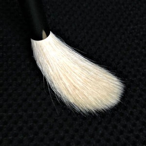 Pensula profesionala pentru aplicarea iluminatorului, din par fin de capră, K-F06, KAJOL Beauty™ - Img 2