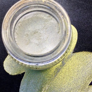 Pigment PK10(alb translucid cu irizatii aurii) Duochrome pentru machiaj KAJOL Beauty, 1g - Img 2