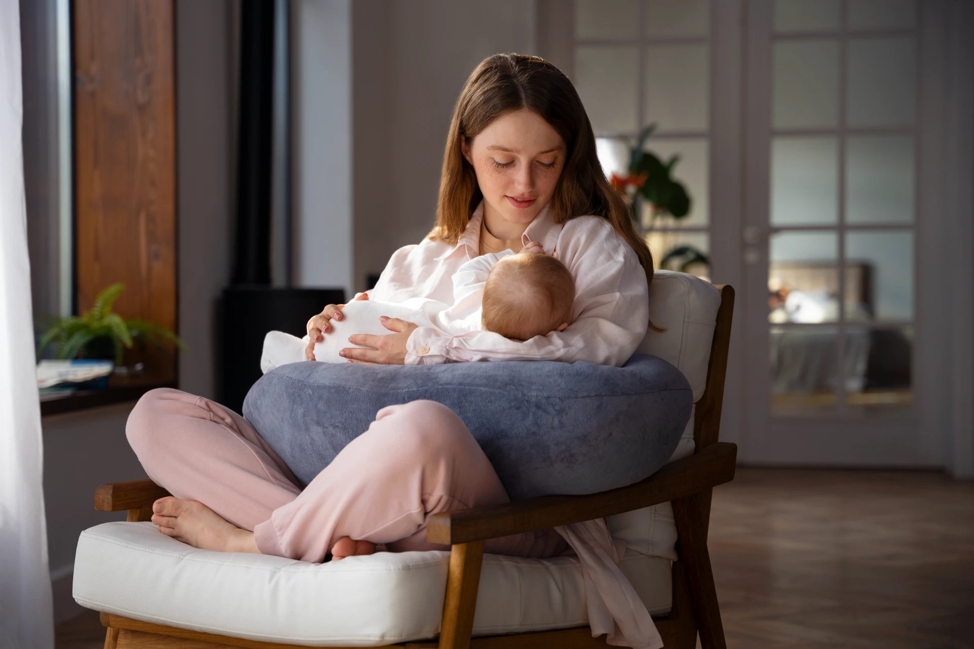 Pozitii de alaptare care stimuleaza productia de lapte matern