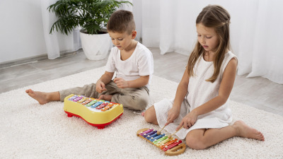 6 Beneficii ale jucariilor muzicale pentru copii