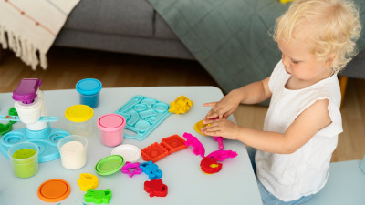 5 idei de activitati si jocuri dezvoltare pentru copii 2 ani