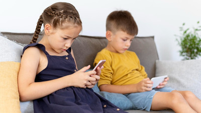 Iese scandal cand vrei sa-i iei telefonul din mana? Uite ce functioneaza