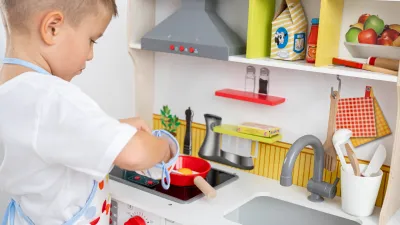 Cum sprijini dezvoltarea unui copil timid?