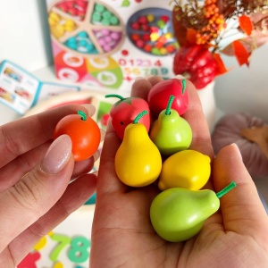 Joc educativ clasificare, motricitate si operatiuni matematice cu 78 piese, Fructe